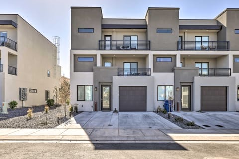 Spacious St. George Townhome w/ Grill & Views! Apartment in St George