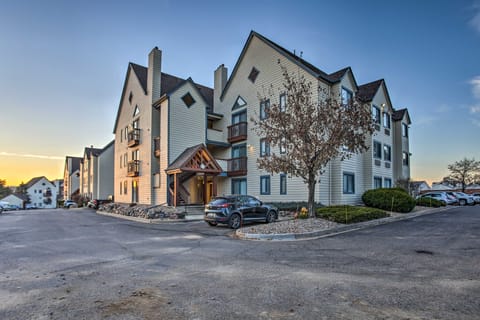 Greenwood Village Condo w/ Pool Access! Apartment in Greenwood Village