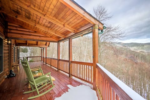 Waynesville Escape - Mtn Cabin Above the Clouds! House in Ivy Hill