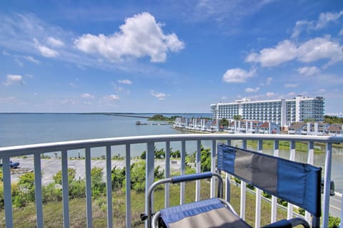 Walk to Beaches & Restaurants: Ocean City Condo Apartment in Ocean City