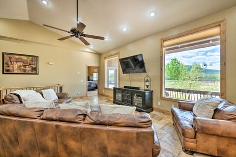 Bright Kamas Home w/ Fire Pit, 22 Mi to Park City! House in Wasatch County