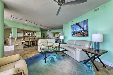 Gulf View Destin Condo with Resort Pool & Spa! Apartment in Destin