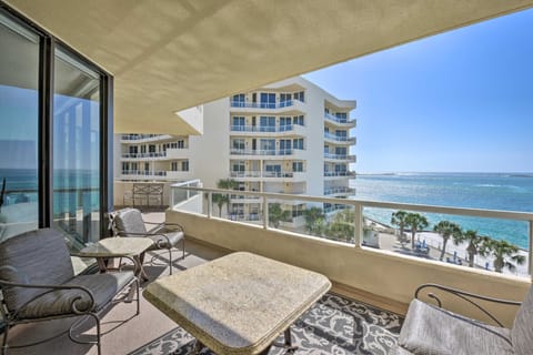 Gulf View Destin Condo with Resort Pool & Spa! Apartment in Destin