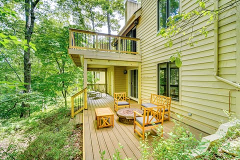 Wintergreen Resort Home w/ 2 Decks + Ski Access! House in Massies Mill