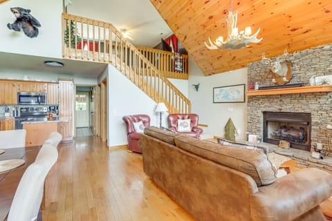 Game Room & Fire Pit: Picturesque Cabin in Murphy House in Tennessee