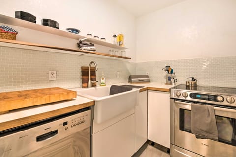 Palm Springs Retreat w/ Pool Access & Valley Views Apartment in Palm Springs