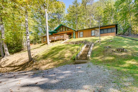 Rare 4-Acre Smoky Mtn Escape: 3 Mi From Gatlinburg House in Cartertown