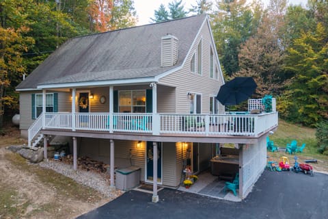 Hot Tub & Private Beach Access! North Conway Home House in Madison