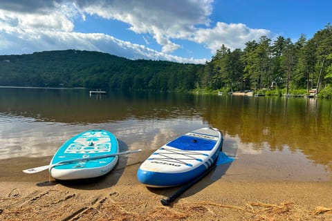 Hot Tub & Private Beach Access! North Conway Home House in Madison