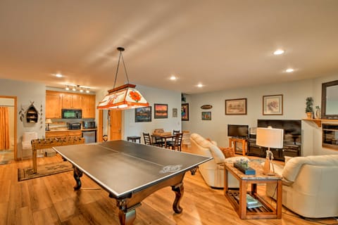 Andrews Cabin w/ Game Room & Covered Porch! House in Tennessee