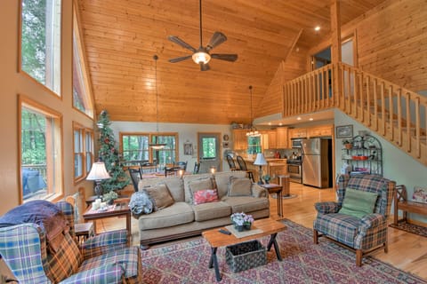 Andrews Cabin w/ Game Room & Covered Porch! House in Tennessee
