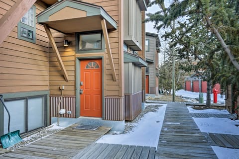 Walk to Main Street: Frisco Townhome w/ Decks Apartment in Frisco