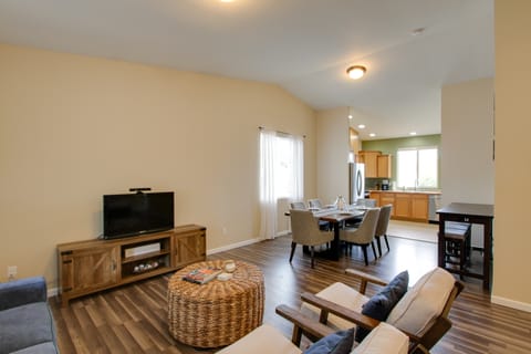 Waterfront Allyn Home with Fire Pit + 2 Kayaks! House in Allyn-Grapeview