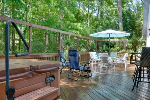 2 Mi to Golf: Hot Tub Hideaway in Ocean Pines House in Ocean Pines