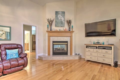 2 Mi to Golf: Hot Tub Hideaway in Ocean Pines House in Ocean Pines