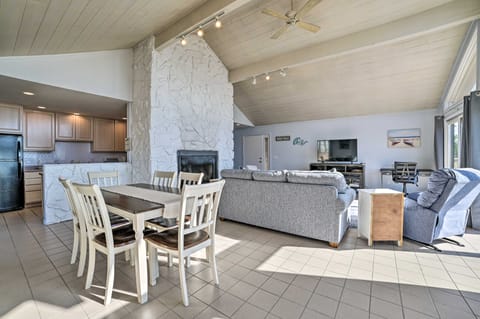 Lake Huron Home w/ Direct Beach Access! House in Michigan