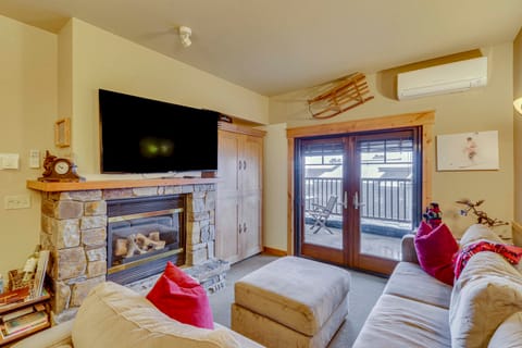 Ski-In/Ski-Out Whitefish Escape w/ Balcony! Apartment in Whitefish