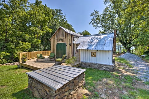 Charming Cottage < 10 Mi to Wineries & Skiing! Cottage in Massies Mill