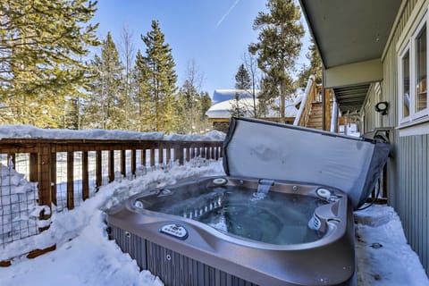 Hot Tub Relaxation: Breck Gem 3 Mi to Skiing! House in Breckenridge