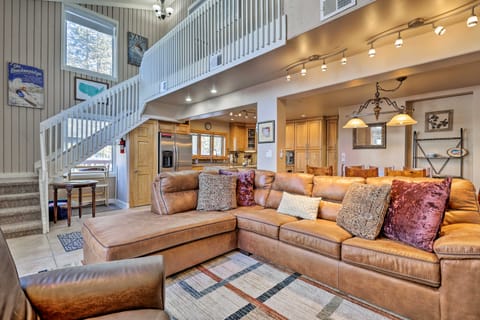 Hot Tub Relaxation: Breck Gem 3 Mi to Skiing! House in Breckenridge