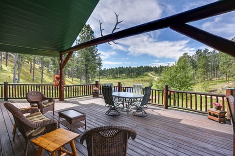 Black Hills Cabin: Hot Tub, Fishing Pond & Deck House in West Custer Township