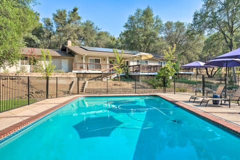 Bright 'Gold Country' Home: Pool, Deck & Hot Tub! House in Jamestown