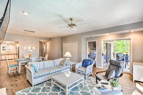 Views, Pools & Marina: Lake Keowee Condo! Apartment in Lake Keowee