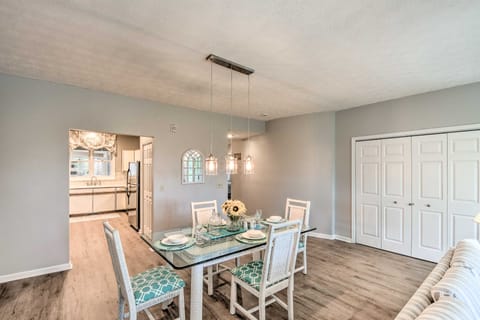 Views, Pools & Marina: Lake Keowee Condo! Apartment in Lake Keowee