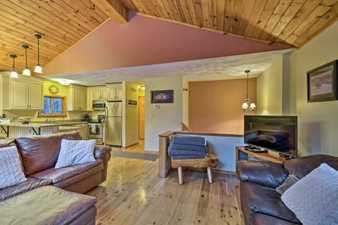 Jewett Cabin w/ Viewing Deck - 10 Mins to Skiing! House in Capital District, NY, USA