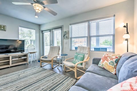 Mexico Beach Getaway w/ Balcony & Ocean Views! Apartment in Mexico Beach