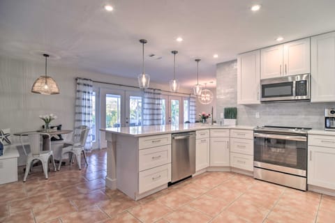 Beach House w/ Pool: 3 Mi to Anna Maria Island! House in Cortez