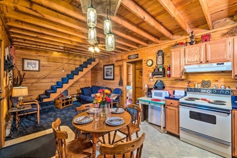 Quiet & Private Cabin ~ 5 Mi to Dale Hollow Lake! House in Kentucky