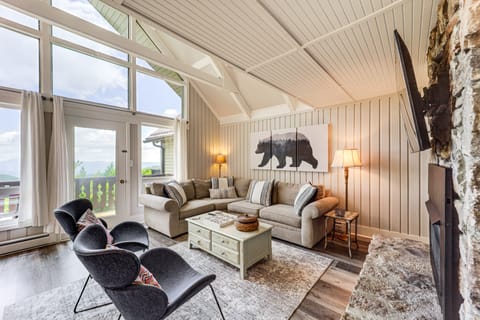 1 Mi to Beech Mtn Ski Resort: Home w/ Large Yard Apartment in Beech Mountain