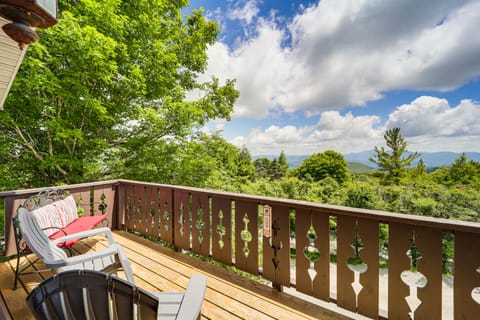 1 Mi to Beech Mtn Ski Resort: Home w/ Large Yard Apartment in Beech Mountain