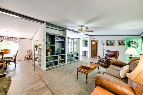 Quiet 'Horseshoe Hill House' By Lake Barkley! House in Lake Barkley