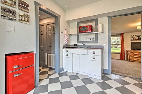 Retro Updated Blanco Abode - Steps to Main Street! House in Blanco