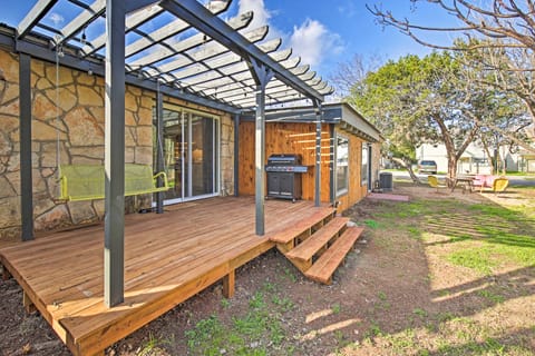 Retro Updated Blanco Abode - Steps to Main Street! House in Blanco