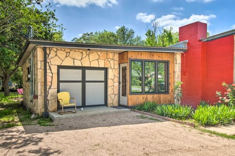 Retro Updated Blanco Abode - Steps to Main Street! House in Blanco