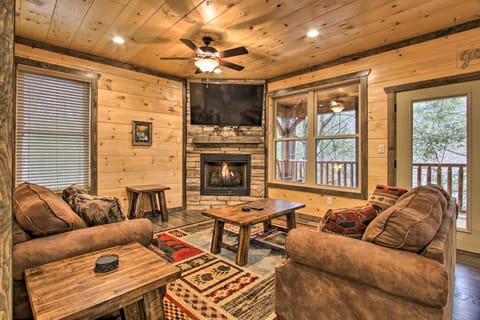 Luxe Cabin w/ Home Theater < 2 Miles to Gatlinburg House in Gatlinburg