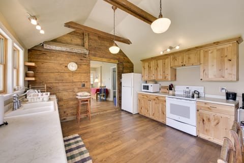 Quiet Baileys Harbor Country Home: 1 Mi to Lake! House in Door County