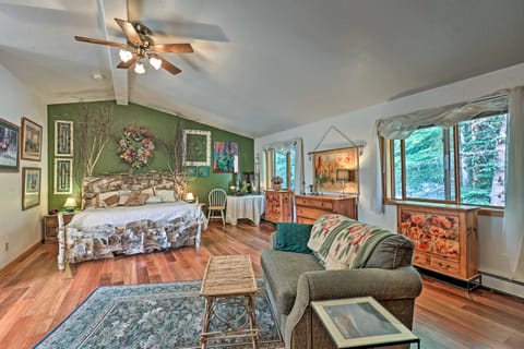 ‘Chicago Creek B & B‘: 1 Mi to Mt Blue Sky! Apartment in Idaho Springs