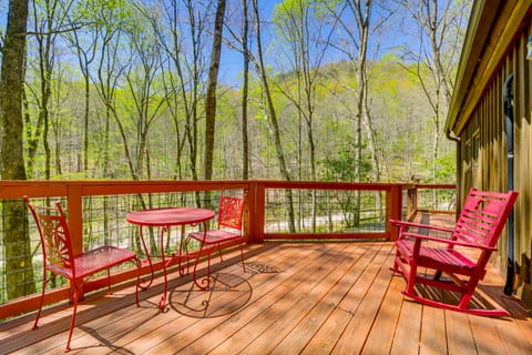 Spring Creekside Getaway at Whittier Cabin w/ Deck House in Qualla
