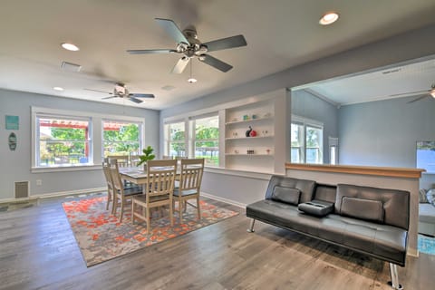 Spacious Granbury Home w/ Lakefront Outdoor Oasis! House in Texas