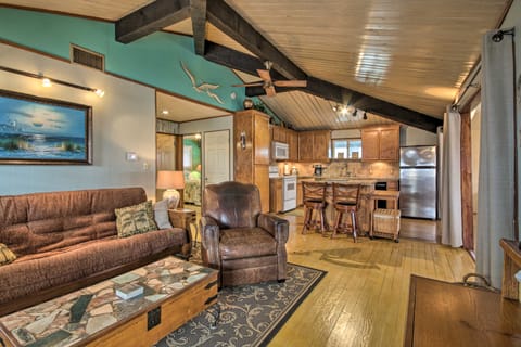 Walk to Sea Isle Beach: Canal-Front Gem w/ Pool House in Galveston Island