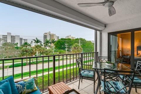 Beachy Marco Island Condo with Resort Amenities! Apartment in Marco Island