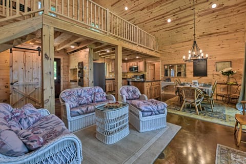 Spacious Pearl Lake Retreat w/ Yard & Private Dock House in Minnesota