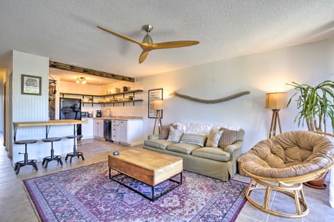 Big Island Condo w/ Pool Access: Walk to Beach! Apartment in Holualoa