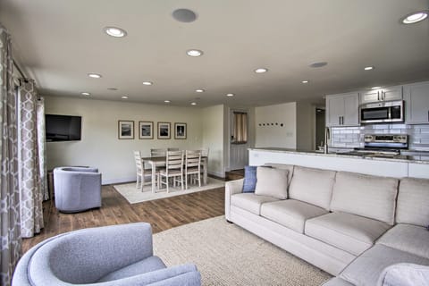 Walk to Boat Ramp! Lakefront Home w/ Deck in Afton Cottage in Cleora