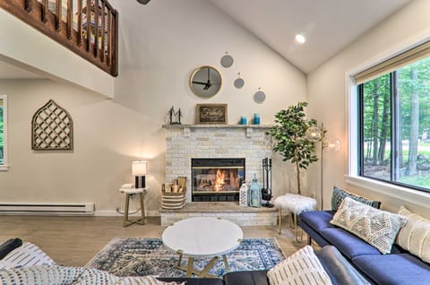Relax Fireside! Retreat 15 Mi to Camelback Slopes House in Coolbaugh Township