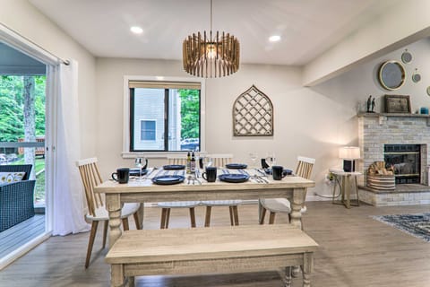 Relax Fireside! Retreat 15 Mi to Camelback Slopes House in Coolbaugh Township